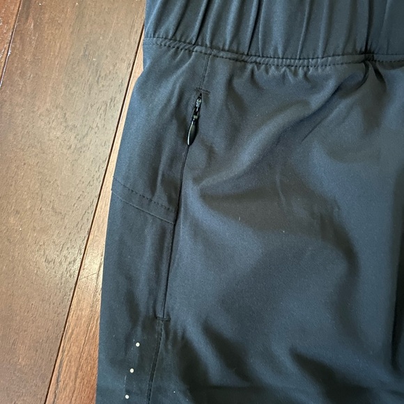 Quick-Dry Stretch Skort Women’s Size M Black Zipped Pocket Reflective Dots - Picture 5 of 8